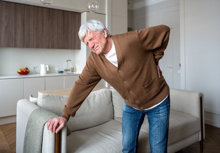 Vivre avec une scoliose dégénérative après 60 ans - Heyme