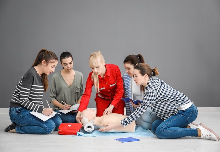 Étudiants : comment se former aux gestes de premiers secours ? - Heyme