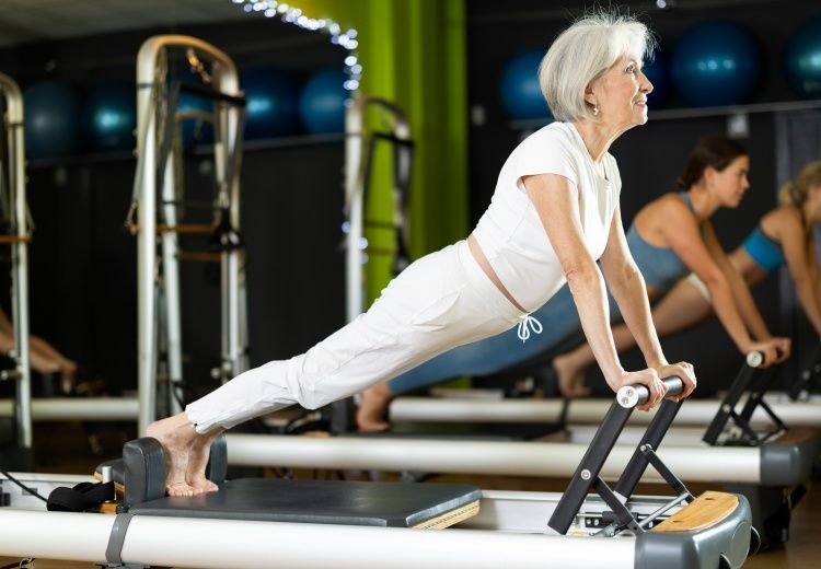 Pilates pour seniors : améliorer souplesse et équilibre - Heyme